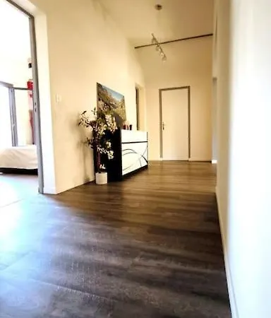 Daire Montagnes Pyrenees Boo-Silhen